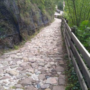 steiler Weg